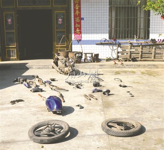 被拆解的肇事摩托車零部件。.jpg