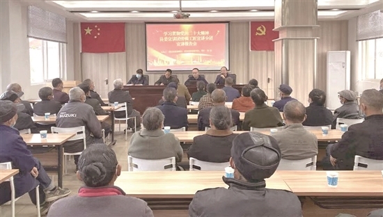 縣委宣講團(tuán)勞模工匠宣講分團(tuán)深入基層宣講黨的二十大精神。