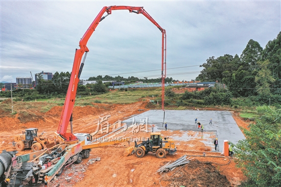 益州大道南延線項目建設忙。.jpg