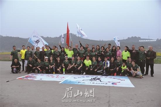 參加本次“東馬”的壽鄉跑團。.jpg