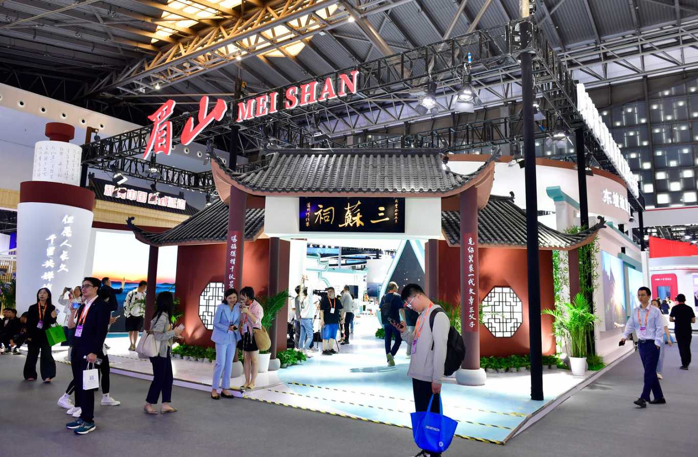 眉山館吸引眾多嘉賓前來參觀。眉山日報全媒體記者 廖波 攝.jpg