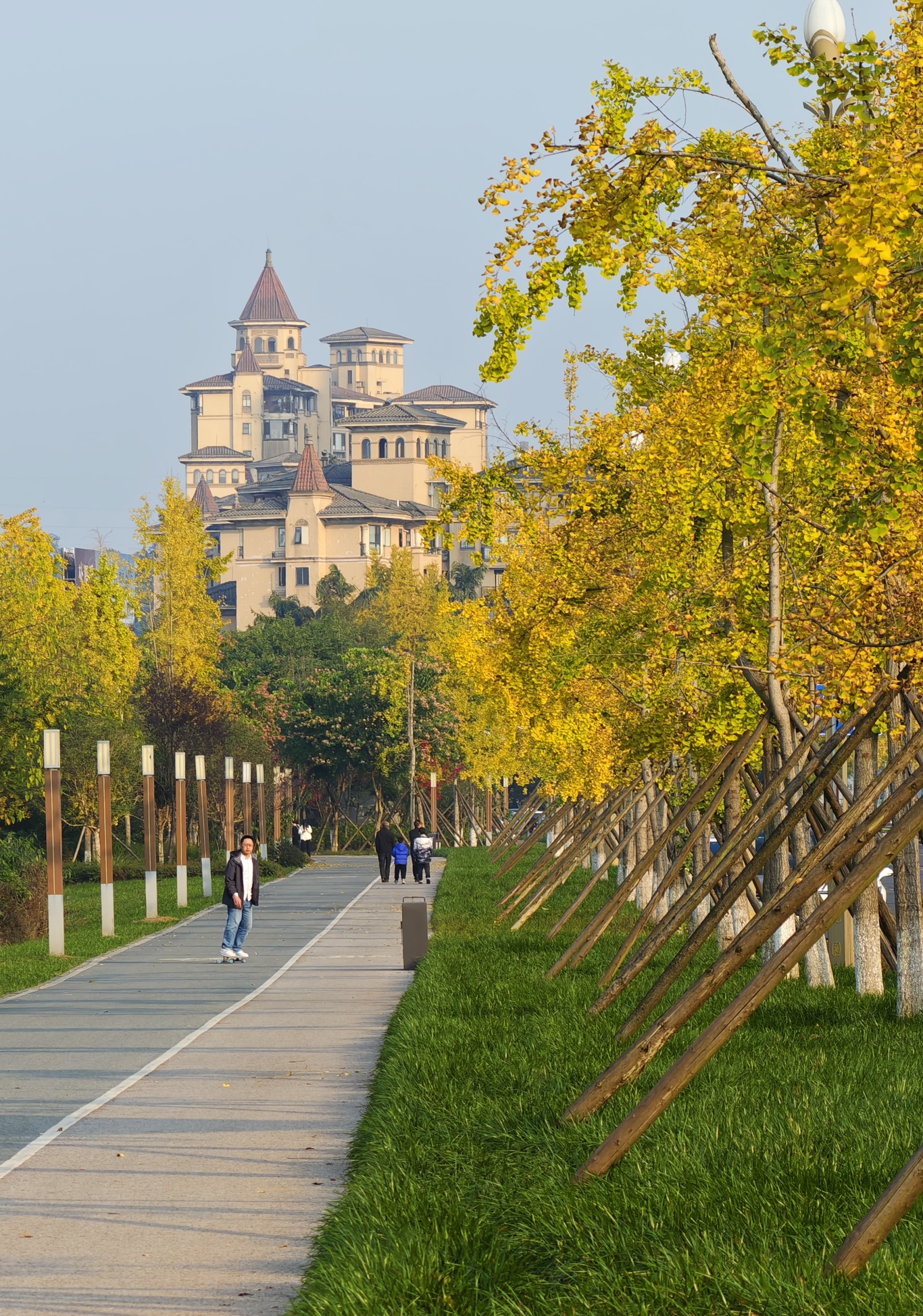 一路皆是景。 張銳紅 攝于洪雅縣城區(qū).jpg