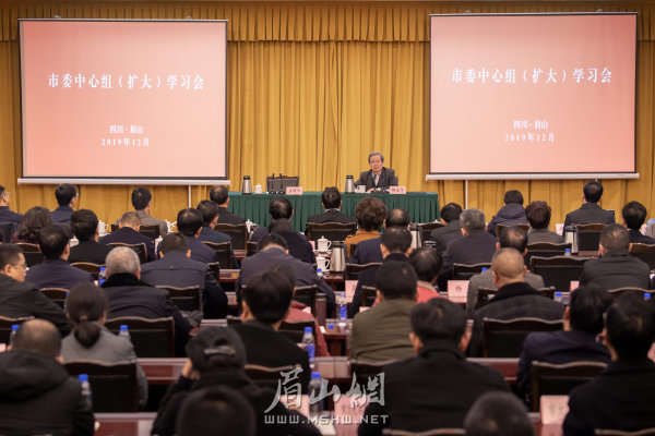 3日,市委中心組(擴大)學習會在市會議召開。.jpg 3日,市委中心組(擴大)學習會在市會議召開。.jpg