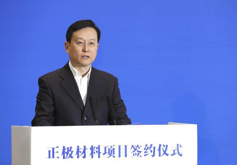 中共眉山市委書記胡元坤在簽約儀式上致辭