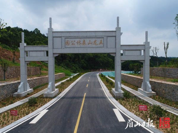 建設中的五龍山徒步森林公園旅游主干道