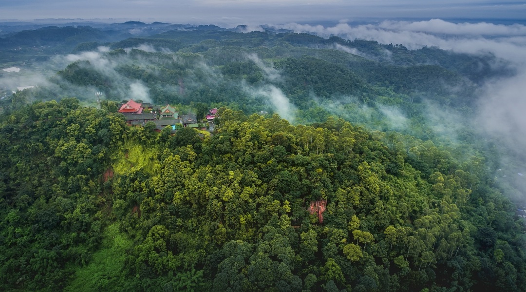 著名旅游景區彭祖山風景優美。.jpg