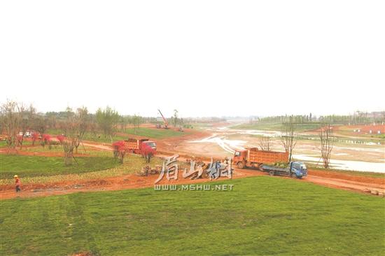 柴桑河河體整治及生態濕地項目建設現場。.jpg