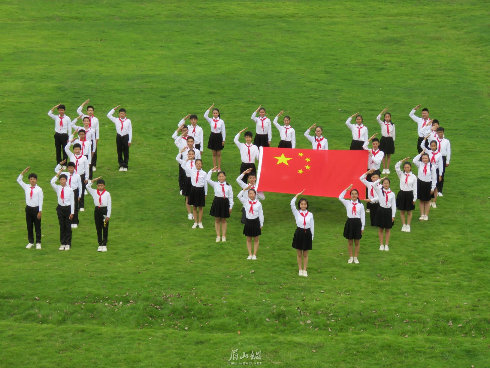 1.2.我愛五星紅旗-黑龍灘鎮光相九年制學校-王婷、楊曉琴.jpg 1.2.我愛五星紅旗-黑龍灘鎮光相九年制學校-王婷、楊曉琴.jpg