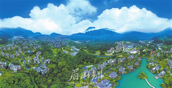 《半山家園》 賀建平 攝于七里坪風景區.jpg