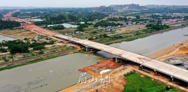 眉山天府新區建設中的交通項目。