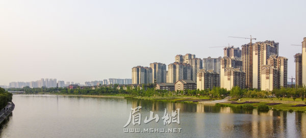 東坡區全面推進宜居宜業宜商的現代公園城市建設。