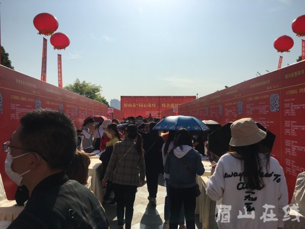 “同心戰疫 暖企惠民”招聘會現場。