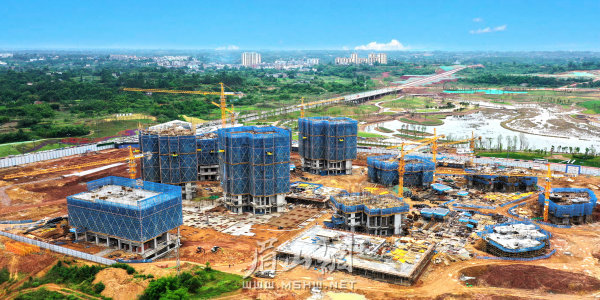 航拍建設(shè)中的川港合作示范園一角。
