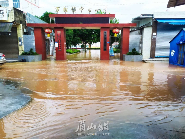 萬勝鎮(zhèn)場鎮(zhèn)。