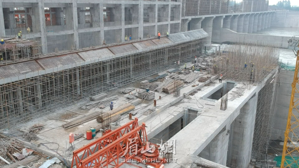 岷江湯壩航電樞紐工程正在加快建設(shè)。