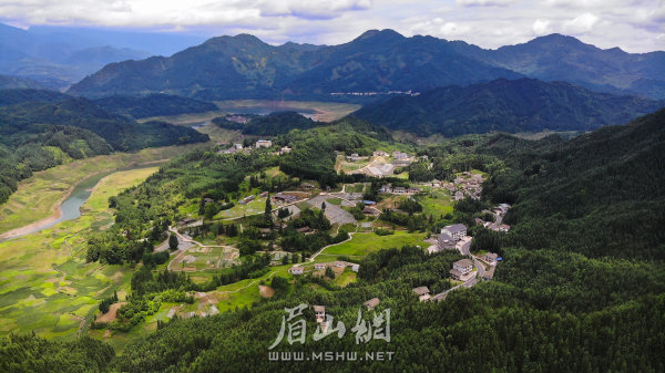 洪雅縣瓦屋山鎮的有機農場。