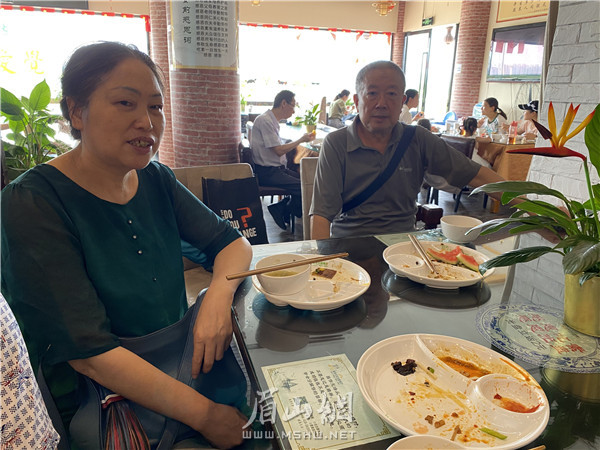 食客自覺做到光盤。.jpg