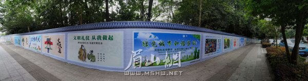 “雙創”宣傳墻不僅為街道增添亮色，也在時刻提醒人們注意文明。