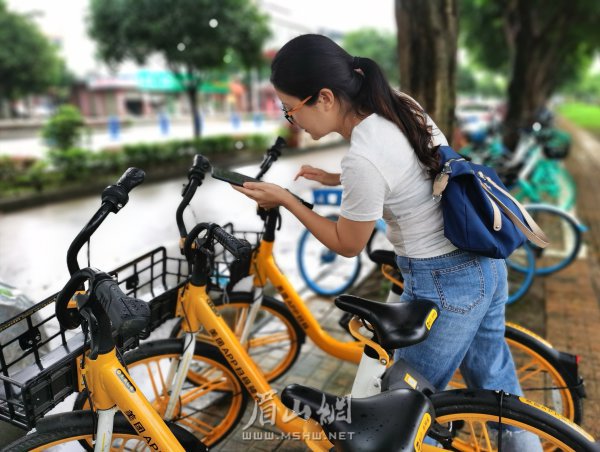 綠色出行，共享單車是不少市民的選擇。