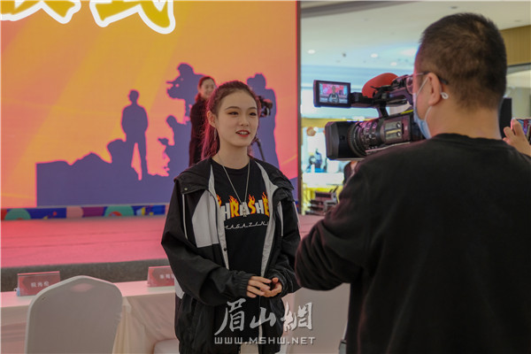 眉山演員.jpg