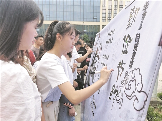 承諾“勤儉節(jié)約，珍惜糧食”。.jpg