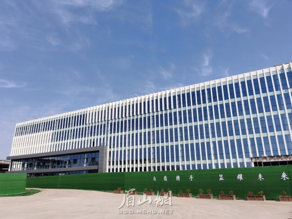 通威太陽(yáng)能眉山基地一期高效晶硅電池項(xiàng)目。