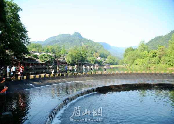 柳江鎮(zhèn)風景如畫。