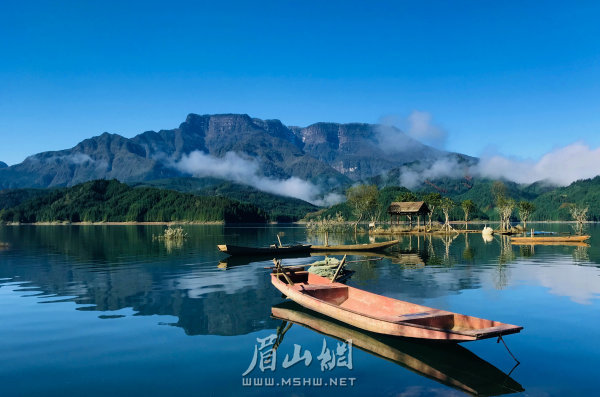雅女湖一隅。