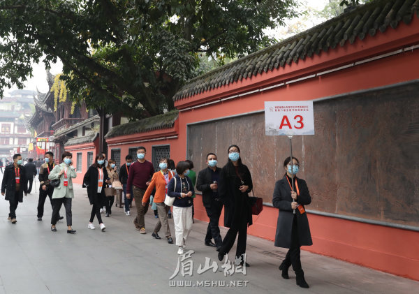 嘉賓游覽三蘇祠景區。