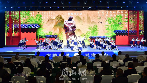 開場演出。
