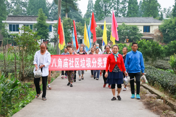 止戈鎮(zhèn)發(fā)動社區(qū)積極宣傳垃圾分類。