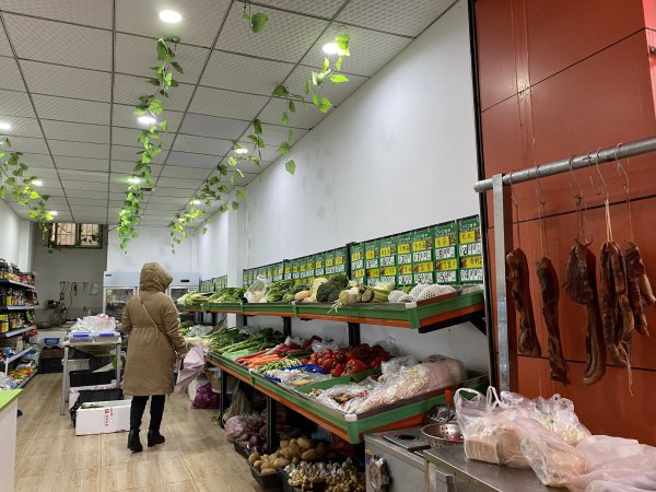 社區生活超市物資充足。