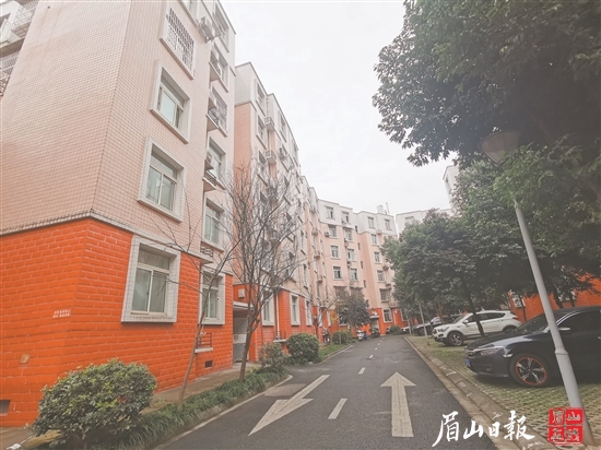 干凈整潔的桐花苑小區(qū)。