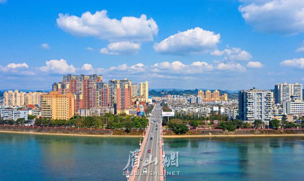 洪雅城市風貌。彭威楠 攝
