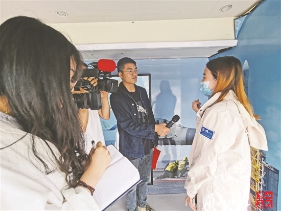 澎湃新聞解說員揭秘活動背后的故事。