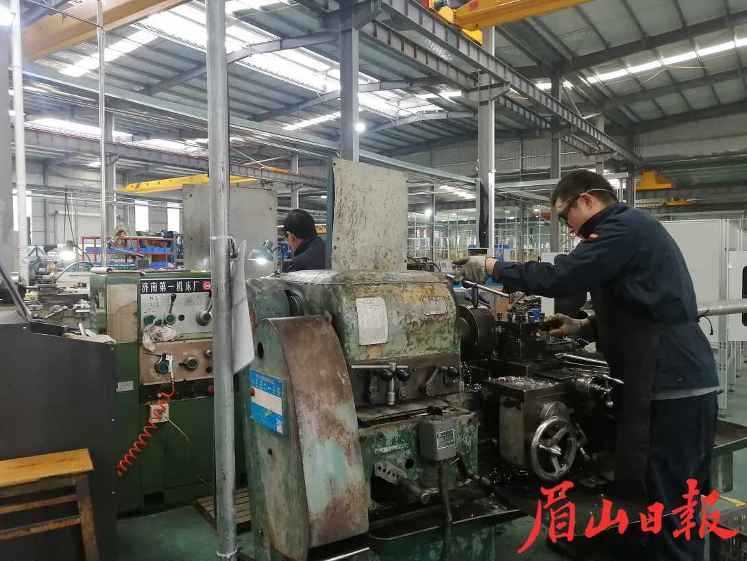 甘眉工業(yè)園區(qū)南區(qū)企業(yè)忙生產(chǎn)、趕訂單。