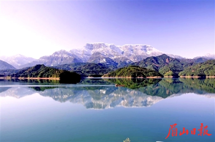 “瓦屋冰雪、南國一絕”，春節期間，瓦屋山景區上榜全國熱門景區TOP10。 唐浩 攝