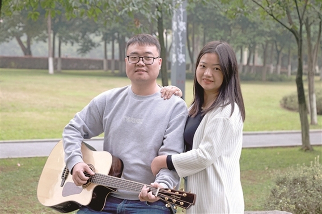 趙國權(quán)和妻子張蓉梅。