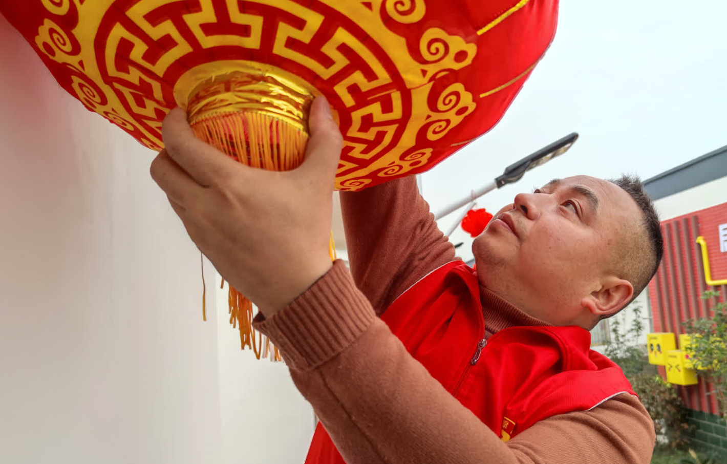  掛燈籠。