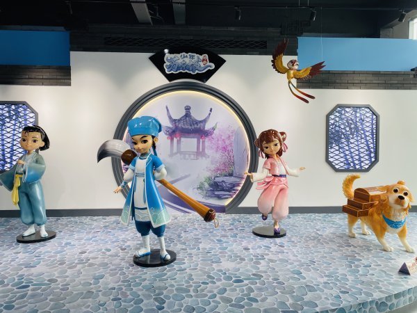 眉山東坡文創園《少年蘇東坡傳奇》主題館內，展示少年蘇東坡動漫形象。