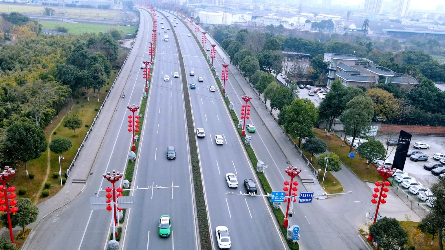 道路上的春節氛圍營造。