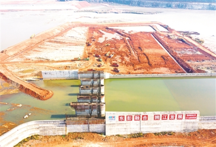 岷江彭山尖子山航電樞紐工程現場。