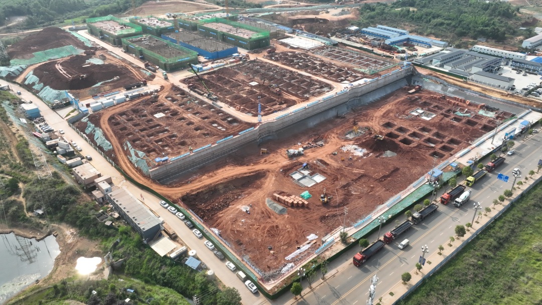 眉山天府新區數字經濟孵化基地項目建設現場。.jpg