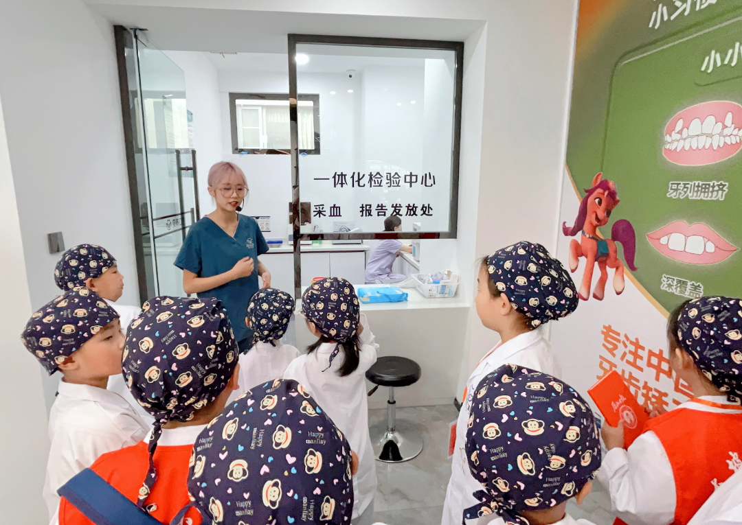 東坡小記者們現場參觀。