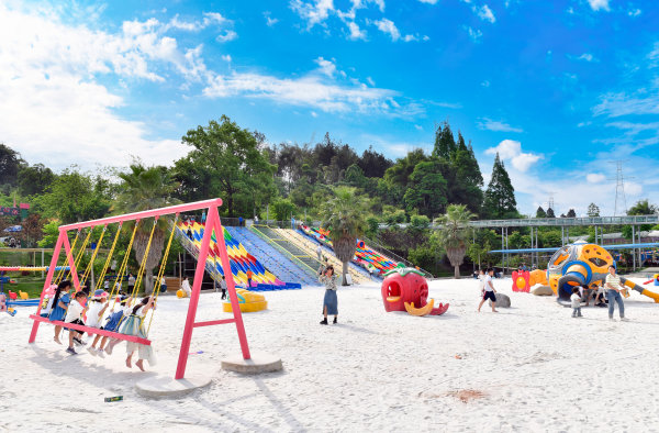  東坡區崇禮鎮桂花湖鄉村旅游，吸引眾多游客。眉山日報全媒體記者 廖 波 攝
