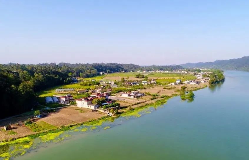 青神縣瑞峰鎮(zhèn) 岷水之濱古中巖。滕禮建攝