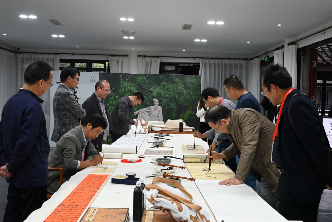 國內(nèi)外專家論道東坡書法。