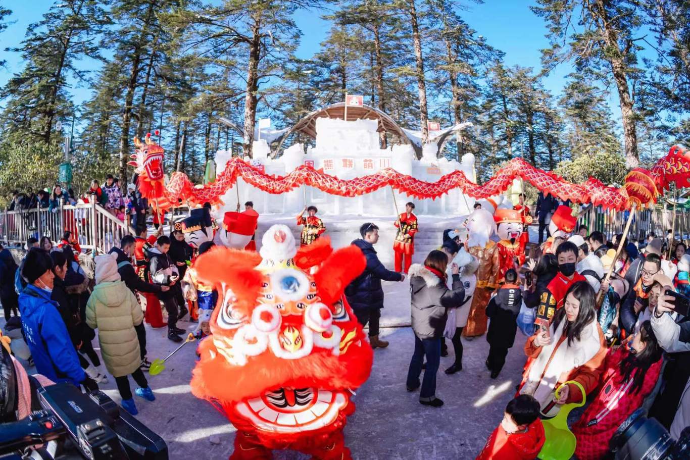 瓦屋山景區，新春冰雪嘉年華“龍重登場，新年大發”春節活動.jpg