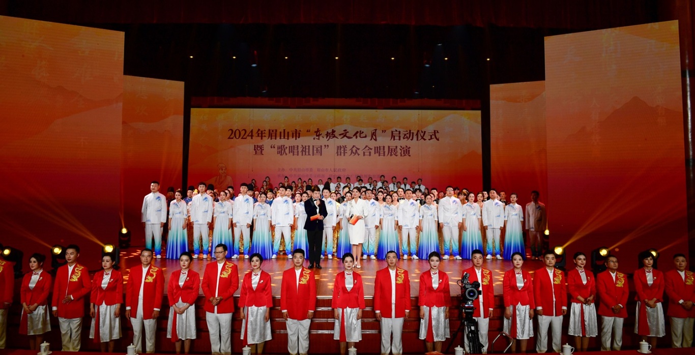 合唱《我和我的祖國》。眉山日報全媒體記者 廖波 攝.jpg
