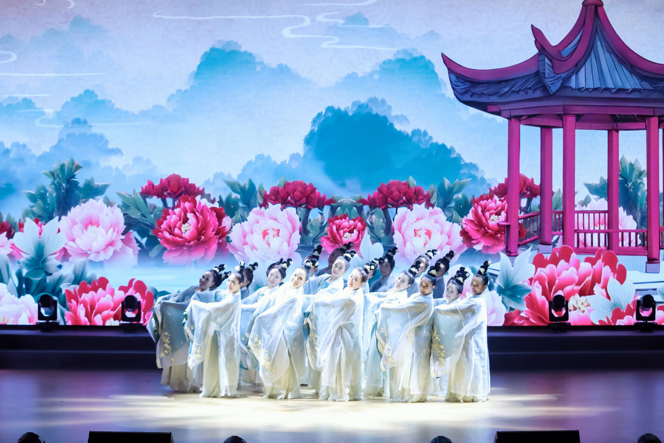 “我們都是追夢人”全民藝術普及匯報展演-(1).jpg